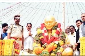 గాంధీజీ ఆశయాలు ప్రతి ఒక్కరికీ ఆదర్శం